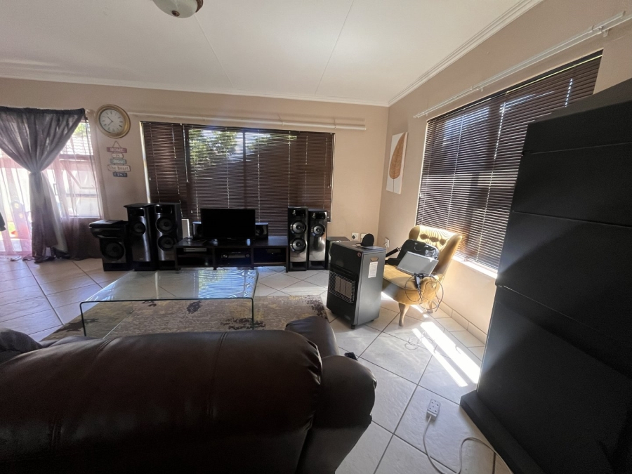 4 Bedroom Property for Sale in Lilyvale Free State